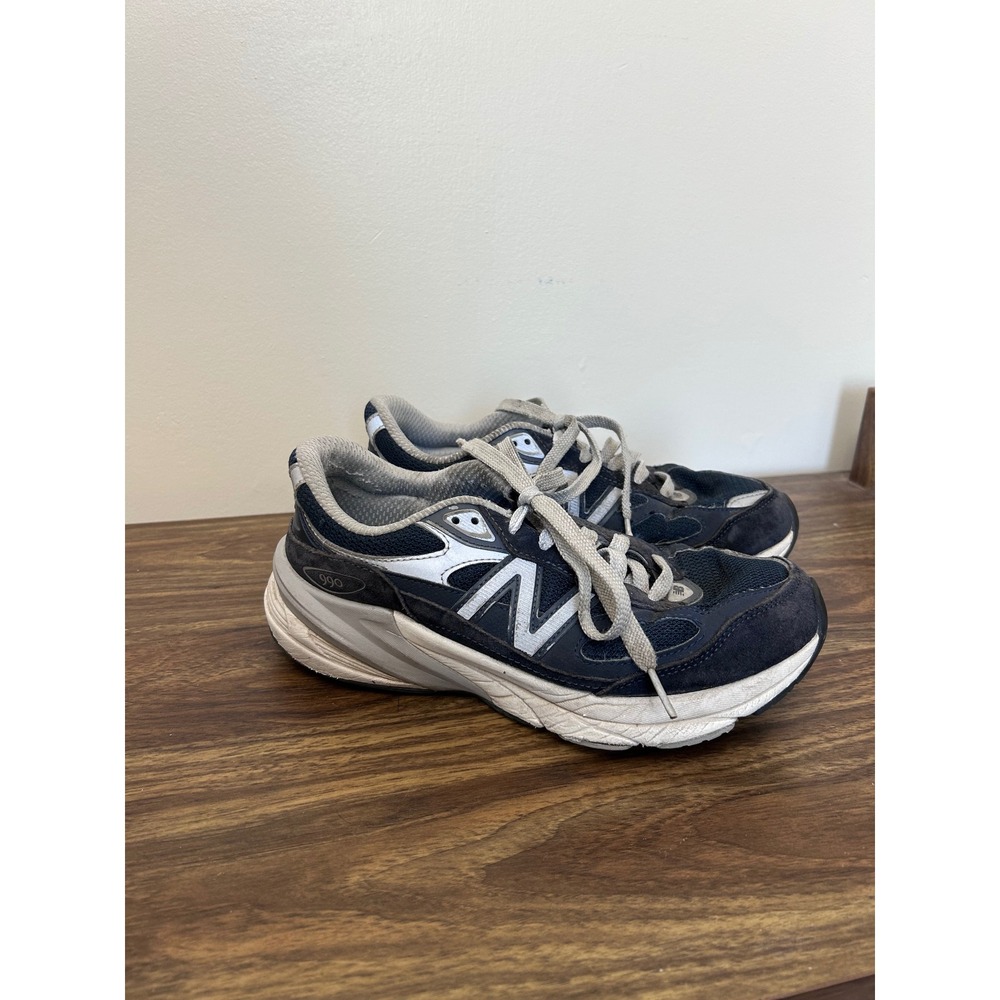 New Balance 990v6 Boys Size 6 Navy Blue Silver Suede Mesh Sneakers Running Shoes